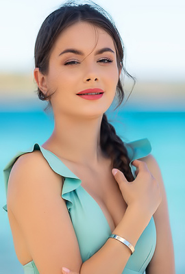 Liz Ocean Tantalizes On The Beach With Whispers Of The Breeze And Bold Moves