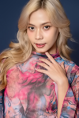 Naksu beauty shines as she masturbates passionately in Thailands seductive evening