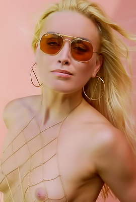 Sensual Liza Teases With A Glimpse Of Juicy Blonde Marketplace