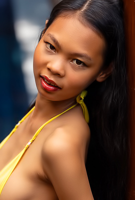 Por Tries Meaningful Gaze But Lapses Into Smirk