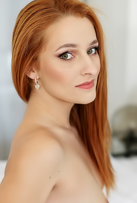 Lucianna Lucci Grinds Her Cunt Against Your Face
